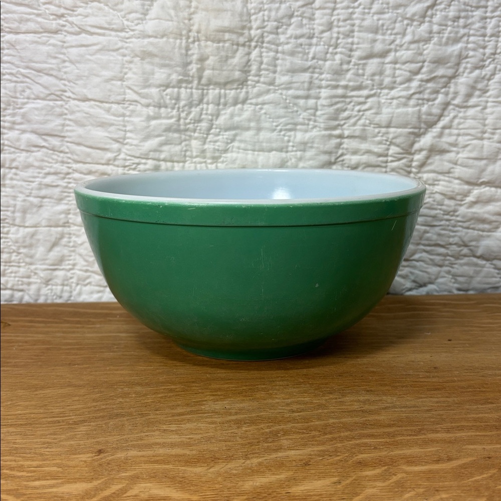 Pyrex Vintage Green Mixing Bowl 2.5 Quarts